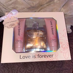 LOVE IS FOREVER GIFT SET EBC lotion shower NEW